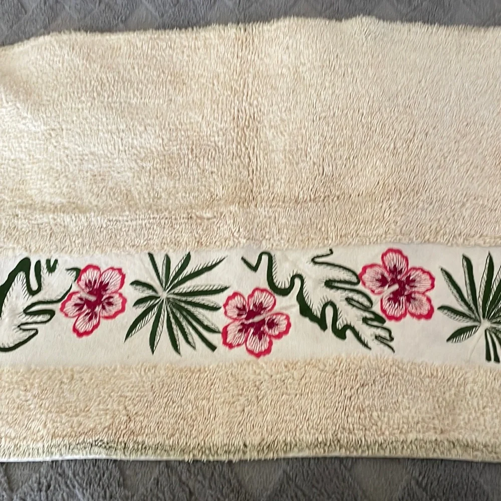 Gently used bath mat 20 X 30. Hawaiian Floral Print.